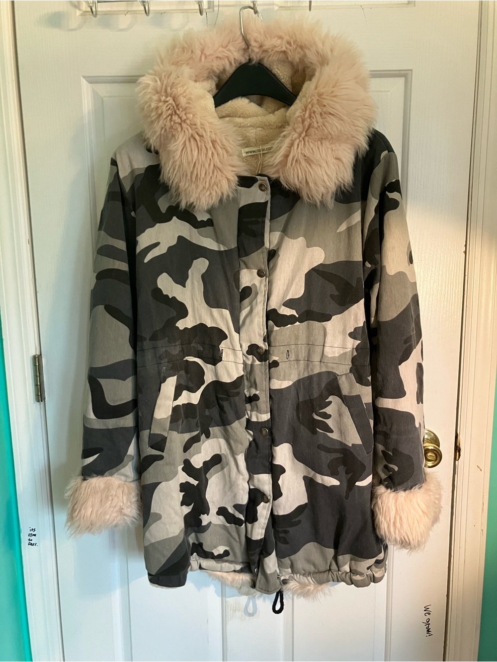 Women's Camouflage Utility Parka with Faux Fur Trim - Neutral Camo